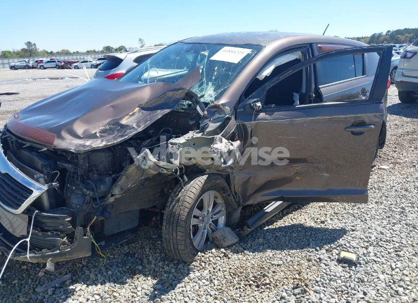 Photo 2 of 2011 Kia Sportage LX (VIN KNDPB3A21B7070496)