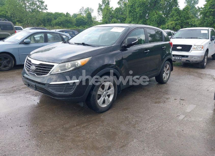 Photo 2 of 2013 Kia Sportage LX (VIN KNDPB3A21D7494831)