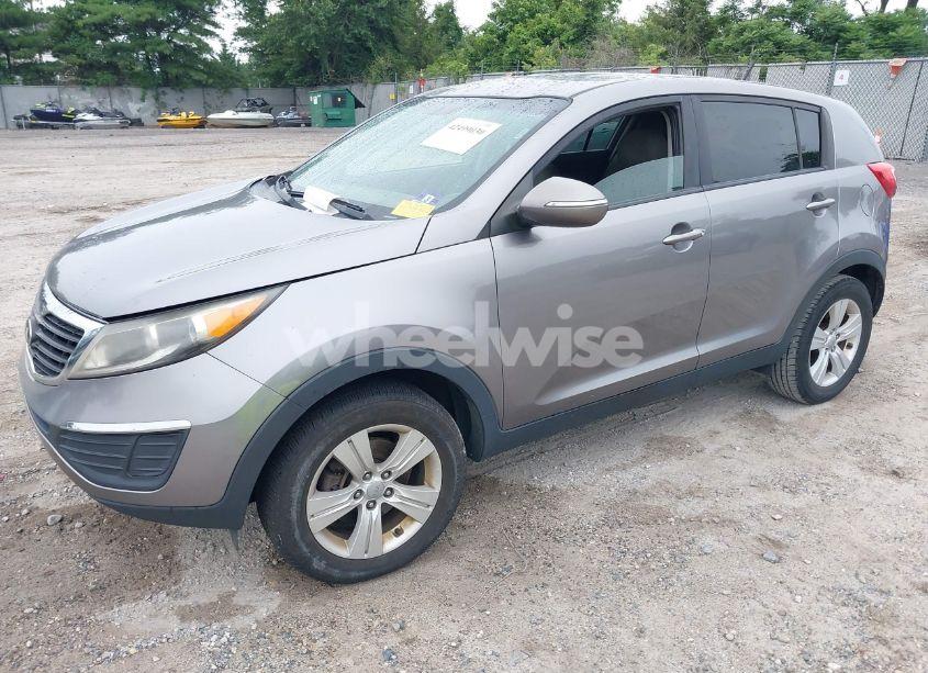 Photo 2 of 2013 Kia Sportage LX (VIN KNDPB3A22D7440728)