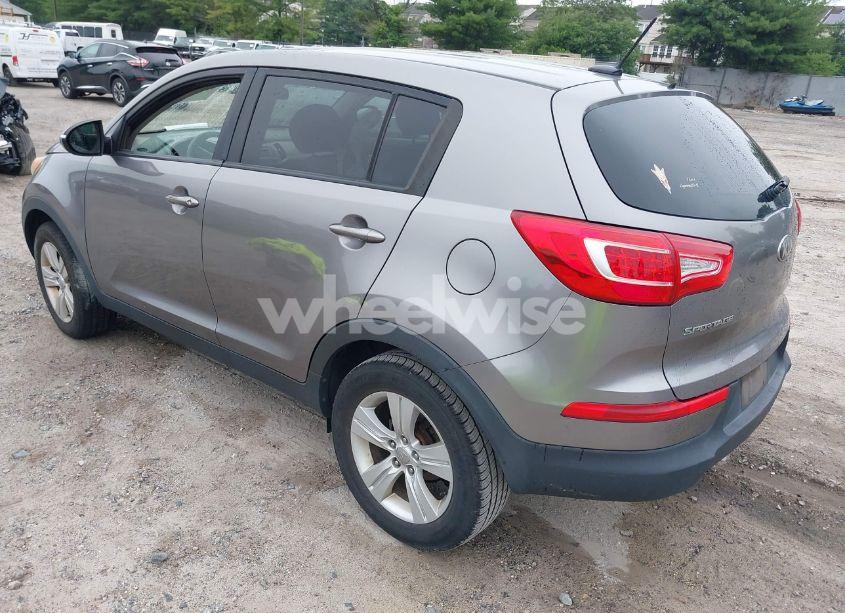 Photo 3 of 2013 Kia Sportage LX (VIN KNDPB3A22D7440728)