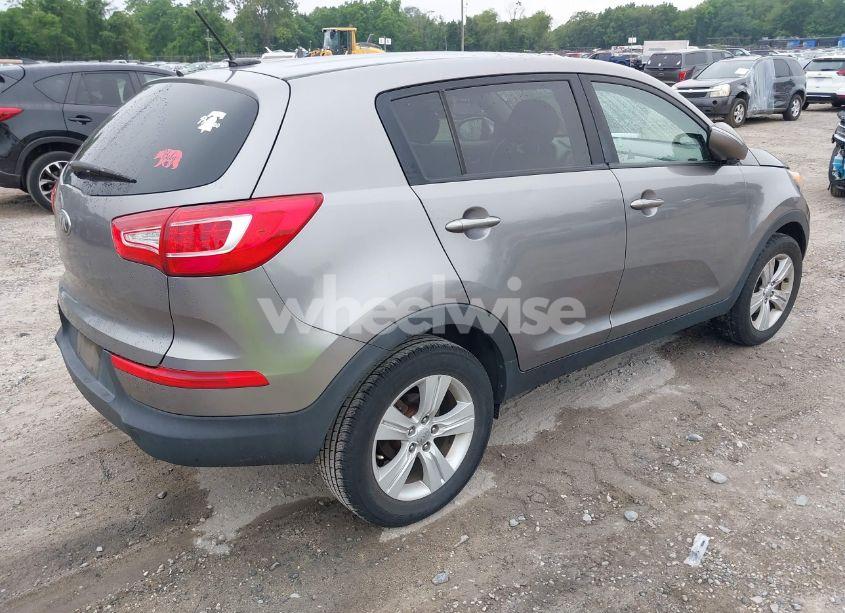 Photo 4 of 2013 Kia Sportage LX (VIN KNDPB3A22D7440728)