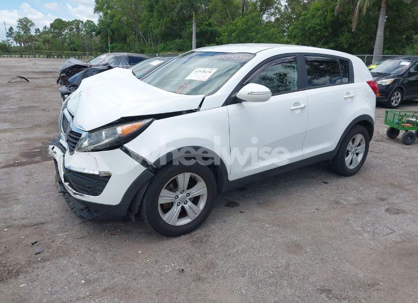 Photo 2 of 2013 Kia Sportage LX (VIN KNDPB3A23D7391619)