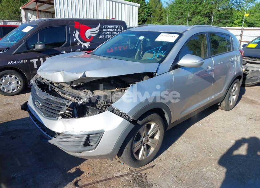 Photo 2 of 2011 Kia Sportage LX (VIN KNDPB3A26B7113228)