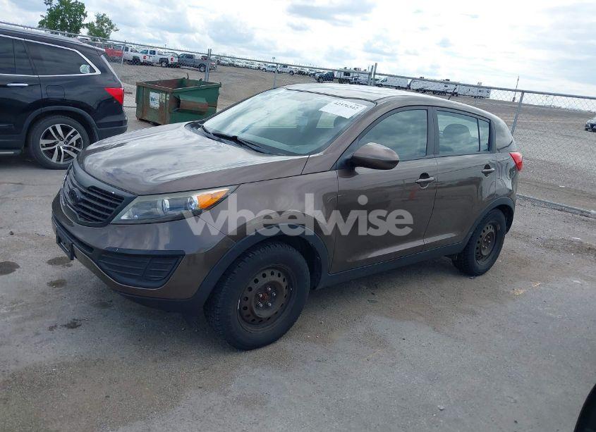 Photo 2 of 2011 Kia Sportage (VIN KNDPB3A27B7021478)