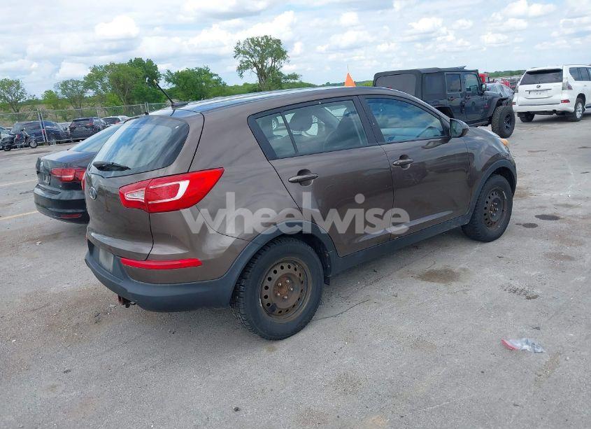 Photo 4 of 2011 Kia Sportage (VIN KNDPB3A27B7021478)