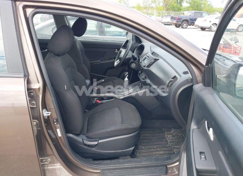 Photo 5 of 2011 Kia Sportage (VIN KNDPB3A27B7021478)