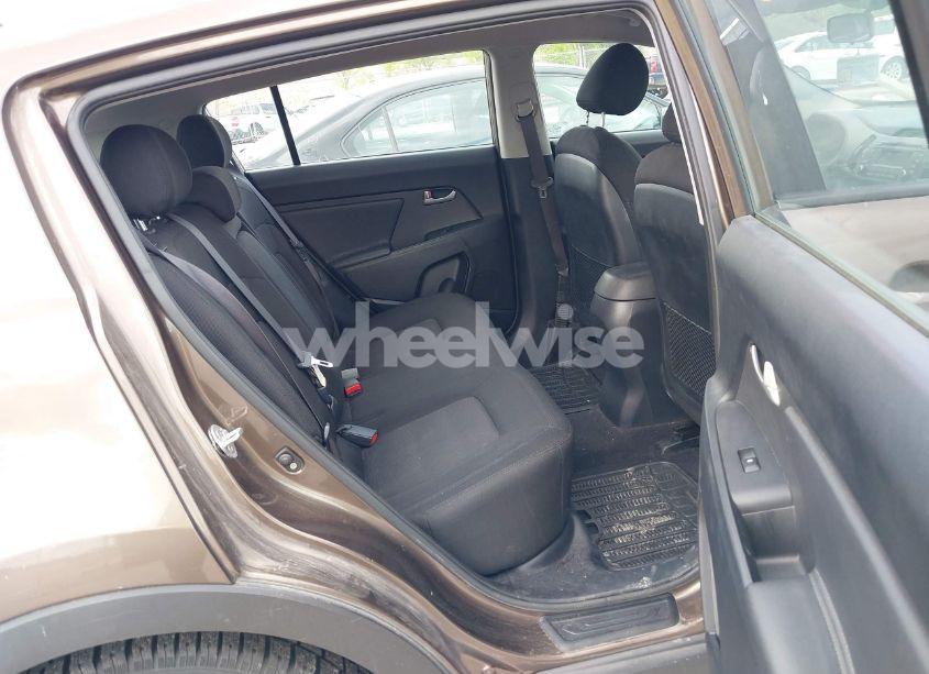 Photo 8 of 2011 Kia Sportage (VIN KNDPB3A27B7021478)