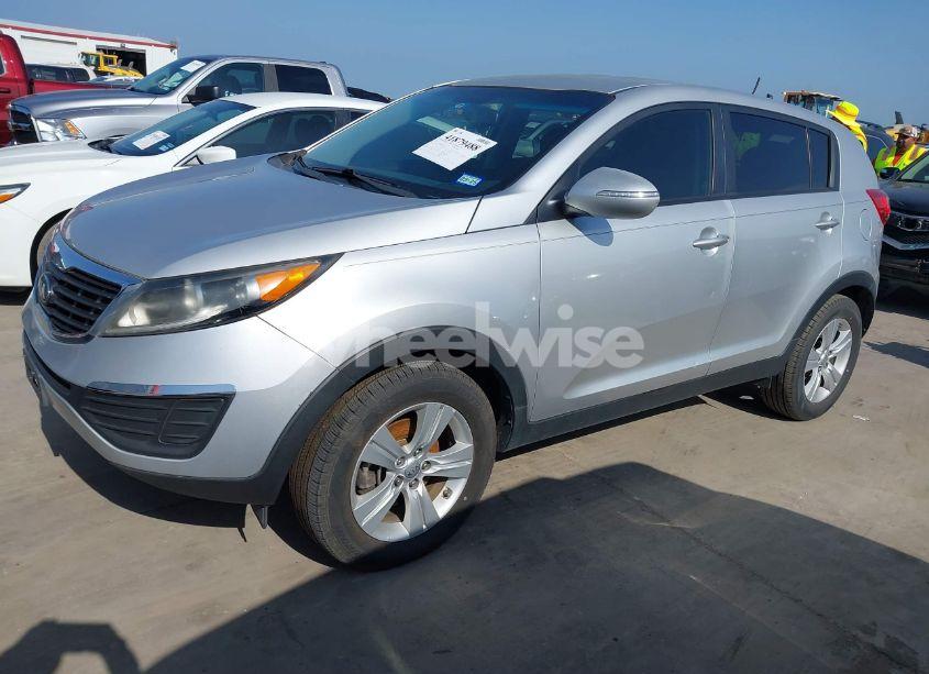 Photo 2 of 2013 Kia Sportage LX (VIN KNDPB3A28D7422640)