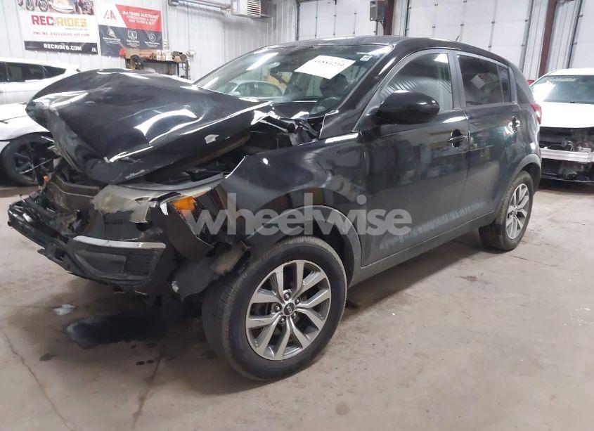 Photo 2 of 2015 Kia Sportage LX (VIN KNDPB3AC0F7701978)