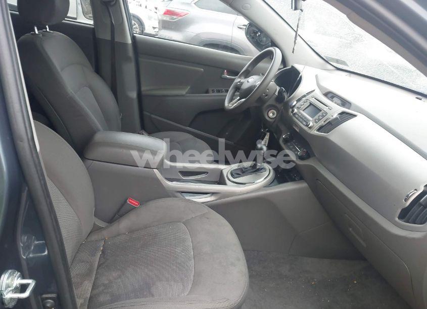 Photo 5 of 2016 Kia Sportage LX (VIN KNDPB3AC0G7818817)