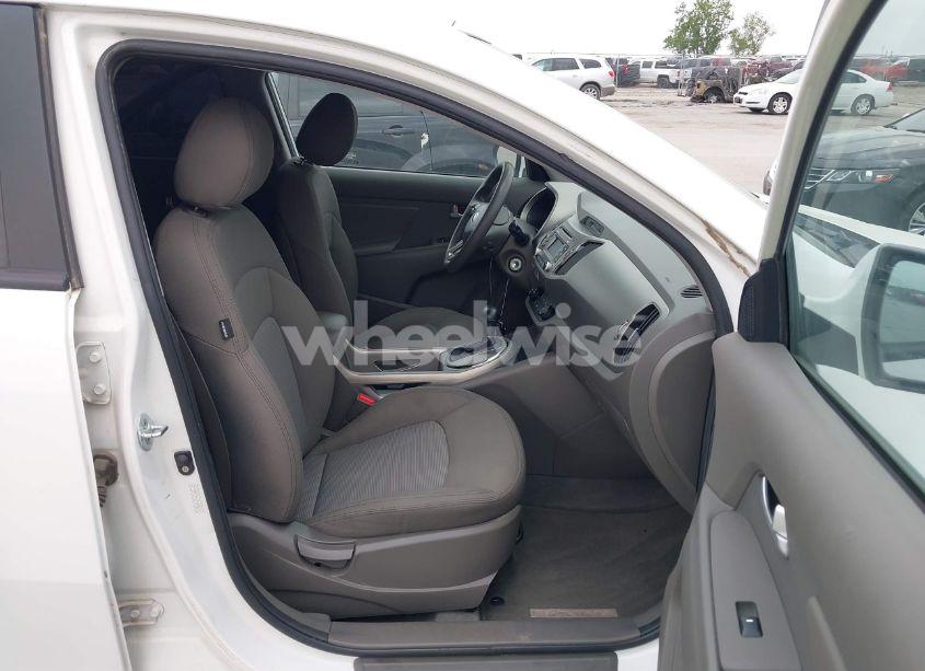 Photo 5 of 2014 Kia Sportage LX (VIN KNDPB3AC1E7638176)