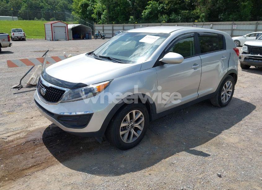 Photo 2 of 2015 Kia Sportage LX (VIN KNDPB3AC2F7731760)