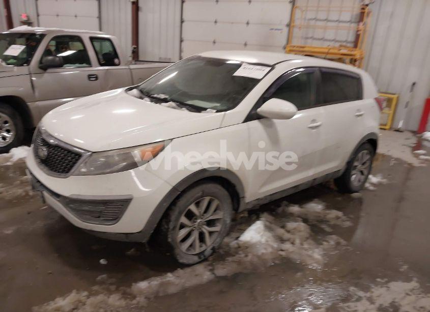 Photo 2 of 2016 Kia Sportage LX (VIN KNDPB3AC2G7846117)