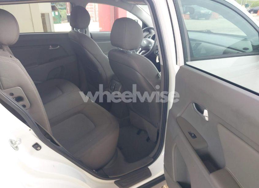 Photo 8 of 2016 Kia Sportage LX (VIN KNDPB3AC4G7802085)