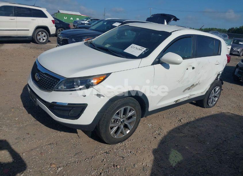 Photo 2 of 2016 Kia Sportage LX (VIN KNDPB3AC4G7837581)