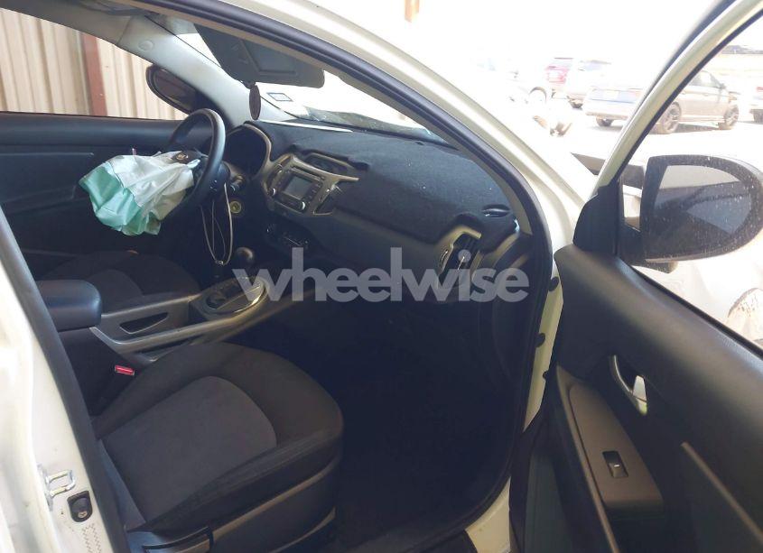 Photo 5 of 2015 Kia Sportage LX (VIN KNDPB3AC5F7760119)