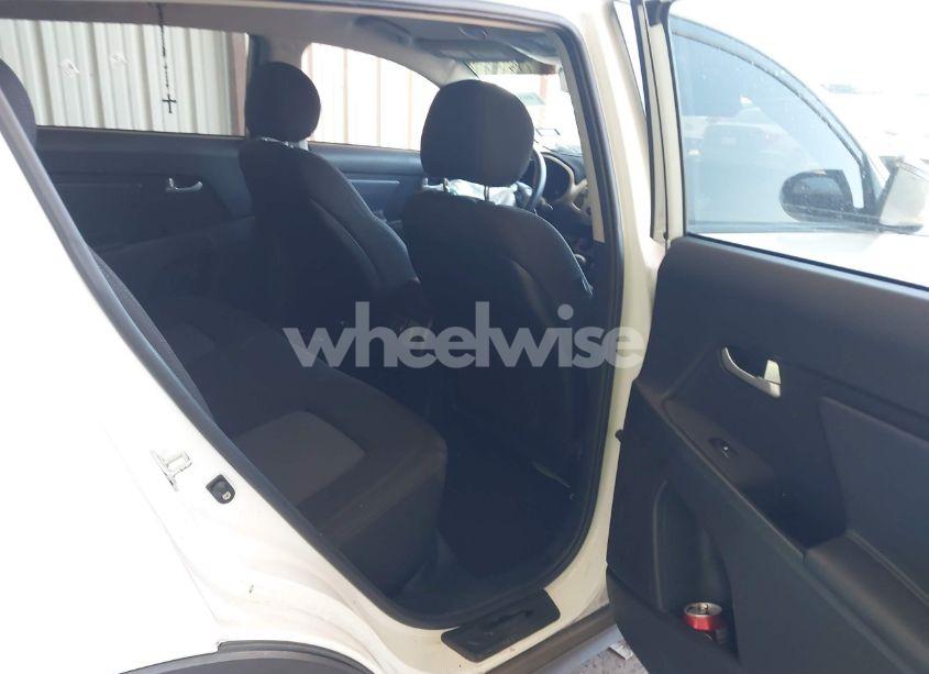 Photo 8 of 2015 Kia Sportage LX (VIN KNDPB3AC5F7760119)