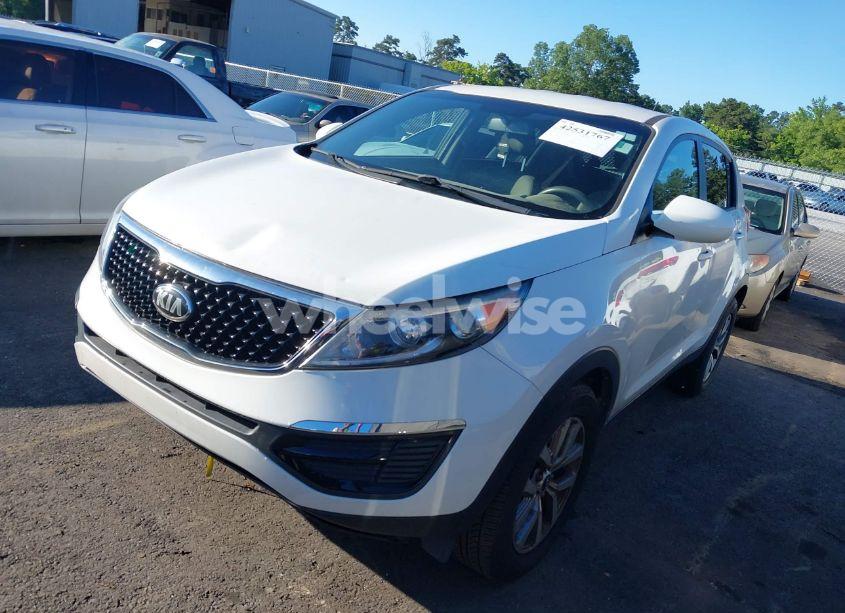 Photo 2 of 2016 Kia Sportage LX (VIN KNDPB3AC5G7880178)