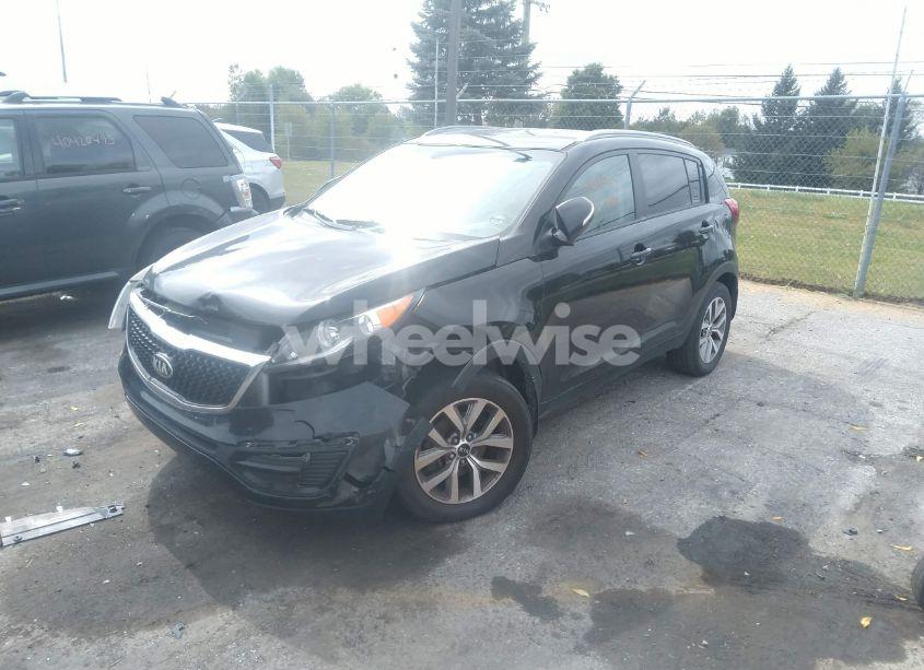 Photo 2 of 2015 Kia Sportage LX (VIN KNDPB3AC7F7700956)