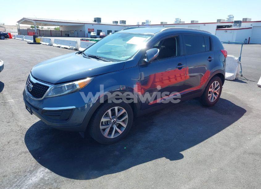 Photo 2 of 2015 Kia Sportage LX (VIN KNDPB3AC7F7728949)