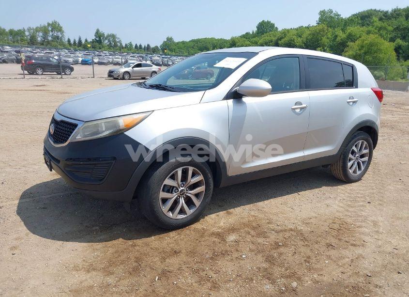 Photo 2 of 2016 Kia Sportage LX (VIN KNDPB3AC7G7796461)