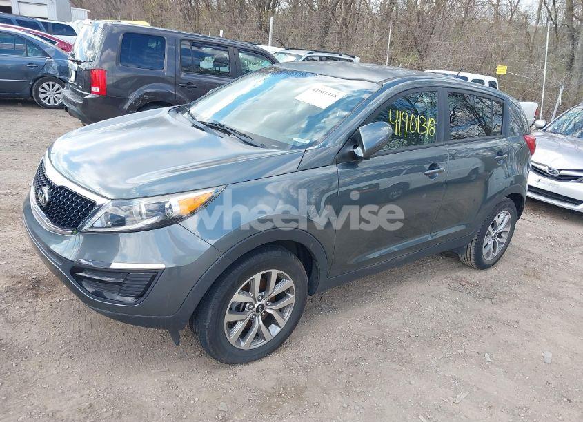 Photo 2 of 2015 Kia Sportage LX (VIN KNDPB3AC9F7737796)