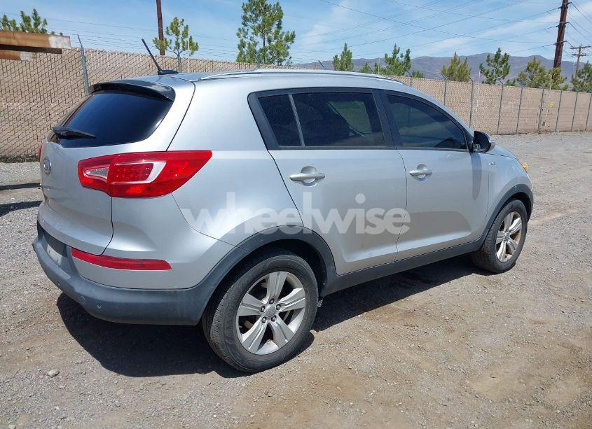 Photo 4 of 2011 Kia Sportage LX (VIN KNDPBCA20B7017756)
