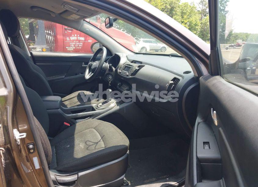 Photo 5 of 2011 Kia Sportage LX (VIN KNDPBCA21B7089890)