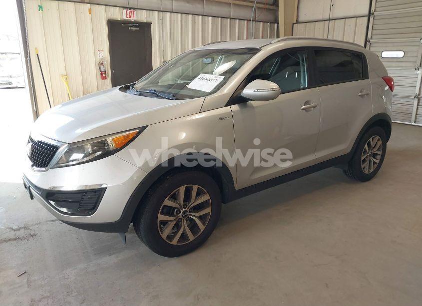 Photo 2 of 2015 Kia Sportage LX (VIN KNDPBCAC0F7693994)