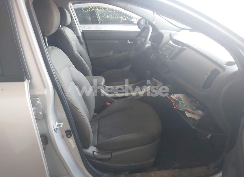 Photo 5 of 2016 Kia Sportage LX (VIN KNDPBCAC1G7864074)