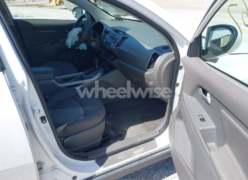 Photo 5 of 2015 Kia Sportage LX (VIN KNDPBCAC2F7738675)