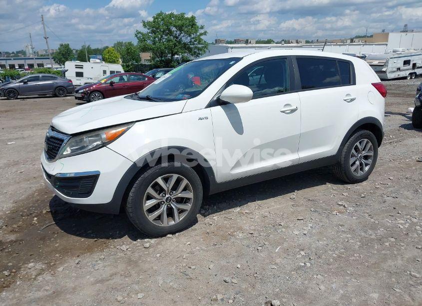 Photo 2 of 2016 Kia Sportage LX (VIN KNDPBCAC2G7864651)