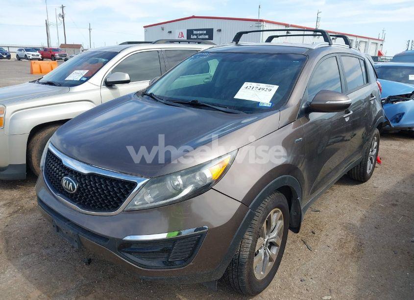 Photo 2 of 2015 Kia Sportage LX (VIN KNDPBCAC4F7714426)
