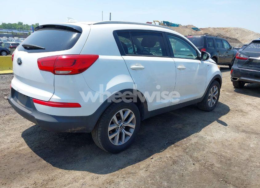 Photo 4 of 2015 Kia Sportage LX (VIN KNDPBCAC9F7702742)