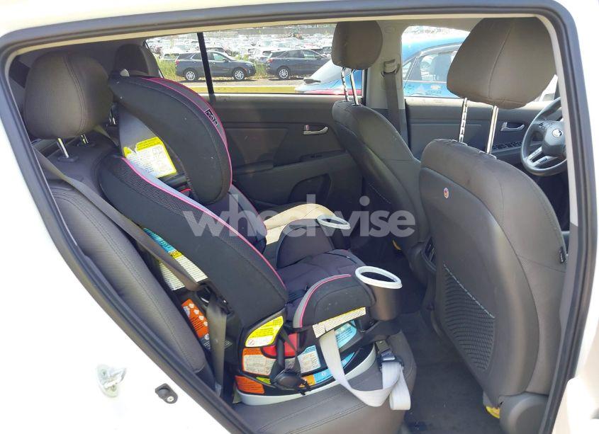 Photo 8 of 2015 Kia Sportage LX (VIN KNDPBCAC9F7702742)