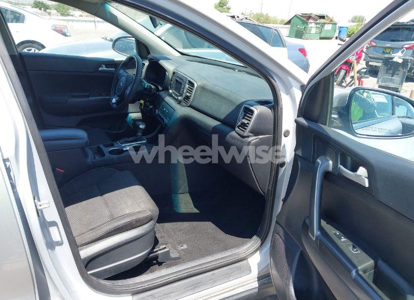 Photo 5 of 2018 Kia Sportage LX (VIN KNDPM3AC2J7341468)