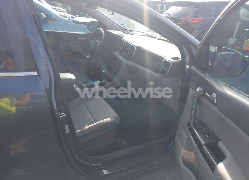 Photo 5 of 2018 Kia Sportage LX (VIN KNDPM3AC2J7488535)