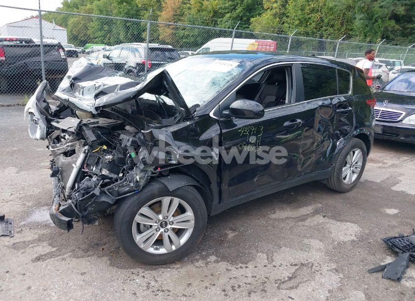 Photo 2 of 2019 Kia Sportage LX (VIN KNDPM3AC2K7504105)
