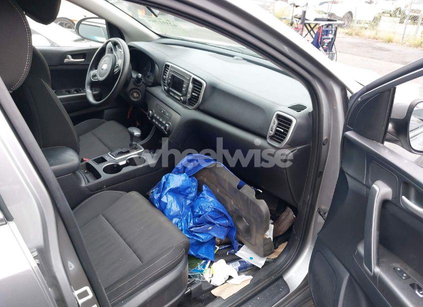 Photo 5 of 2019 Kia Sportage LX (VIN KNDPM3AC2K7619996)