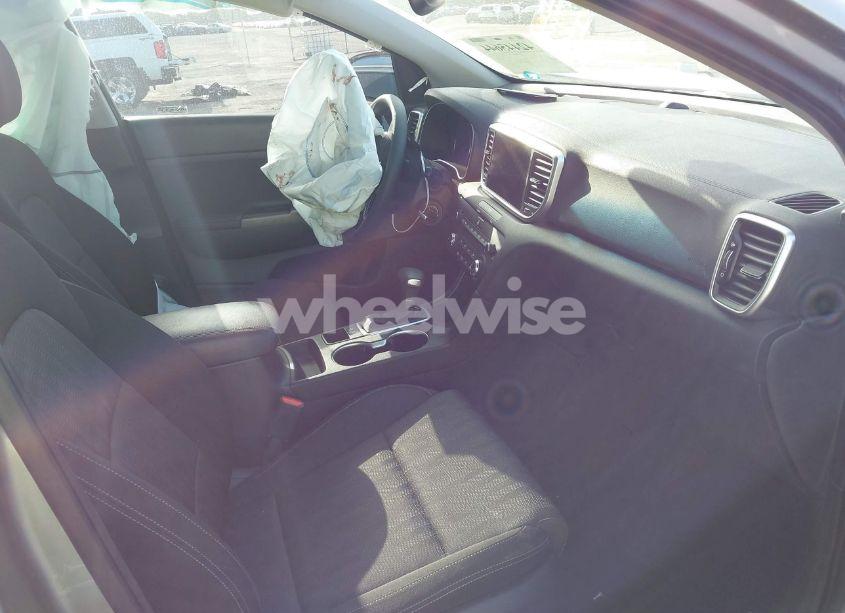 Photo 5 of 2022 Kia Sportage LX (VIN KNDPM3AC3N7961574)