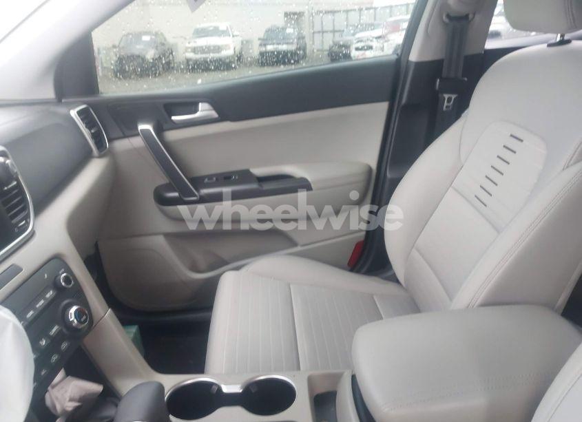 Photo 5 of 2021 Kia Sportage LX (VIN KNDPM3AC4M7890450)