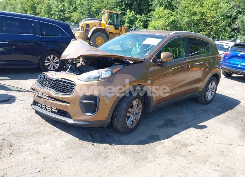 Photo 2 of 2018 Kia Sportage LX (VIN KNDPM3AC5J7400173)