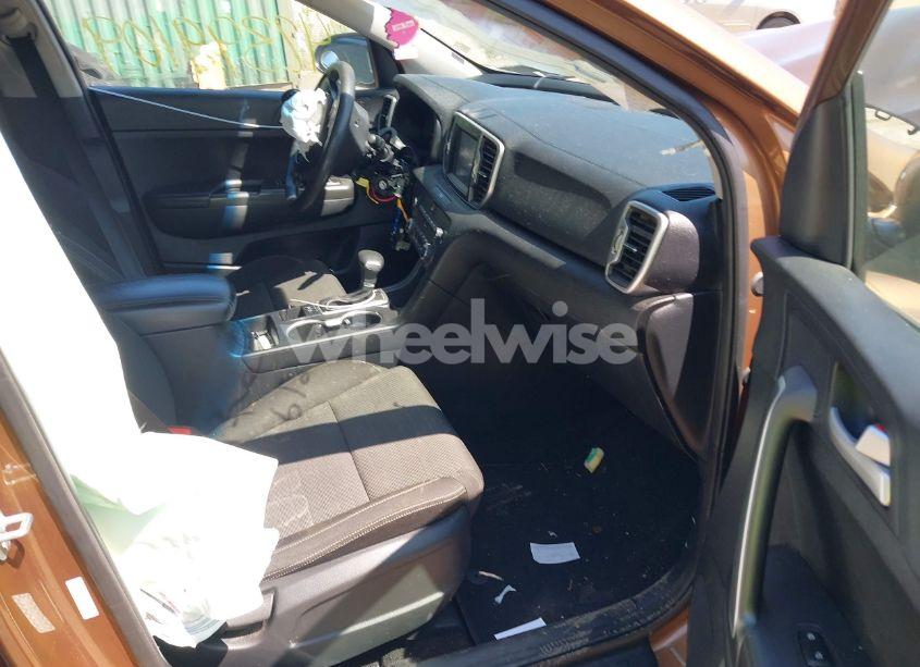 Photo 5 of 2018 Kia Sportage LX (VIN KNDPM3AC5J7400173)