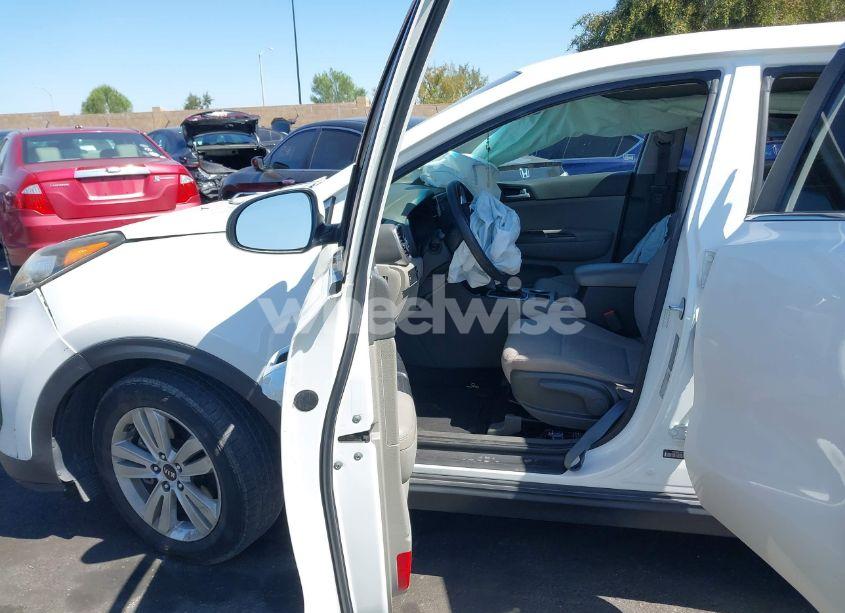 Photo 5 of 2018 Kia Sportage LX (VIN KNDPM3AC6J7387854)