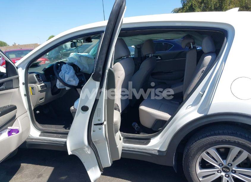 Photo 8 of 2018 Kia Sportage LX (VIN KNDPM3AC6J7387854)