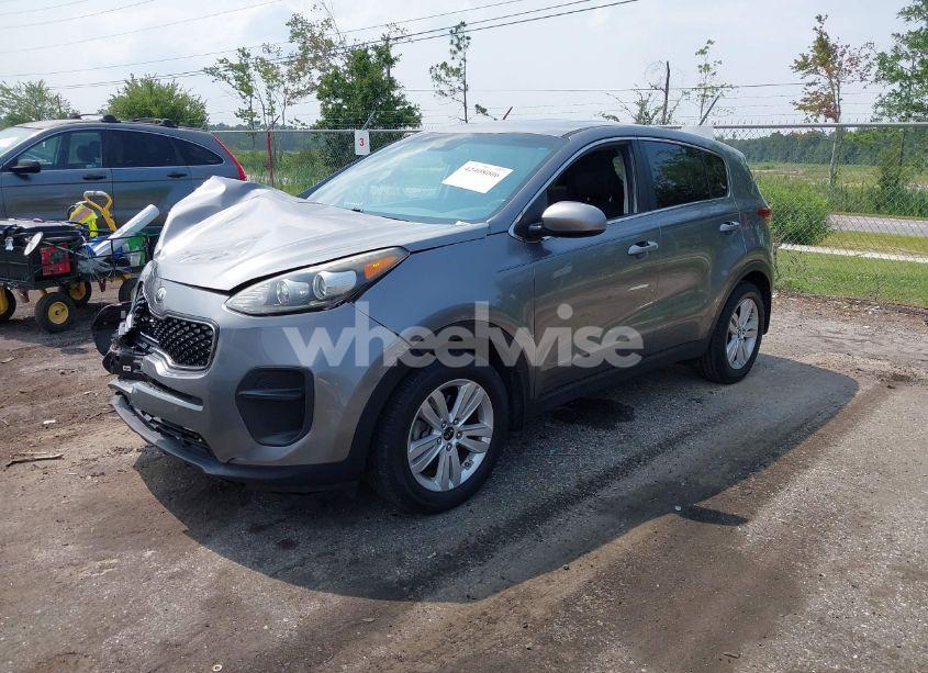Photo 2 of 2019 Kia Sportage LX (VIN KNDPM3AC7K7560377)