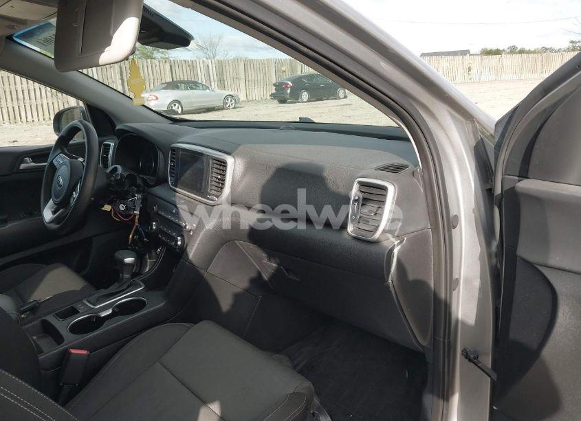 Photo 5 of 2020 Kia Sportage LX (VIN KNDPM3ACXL7823382)