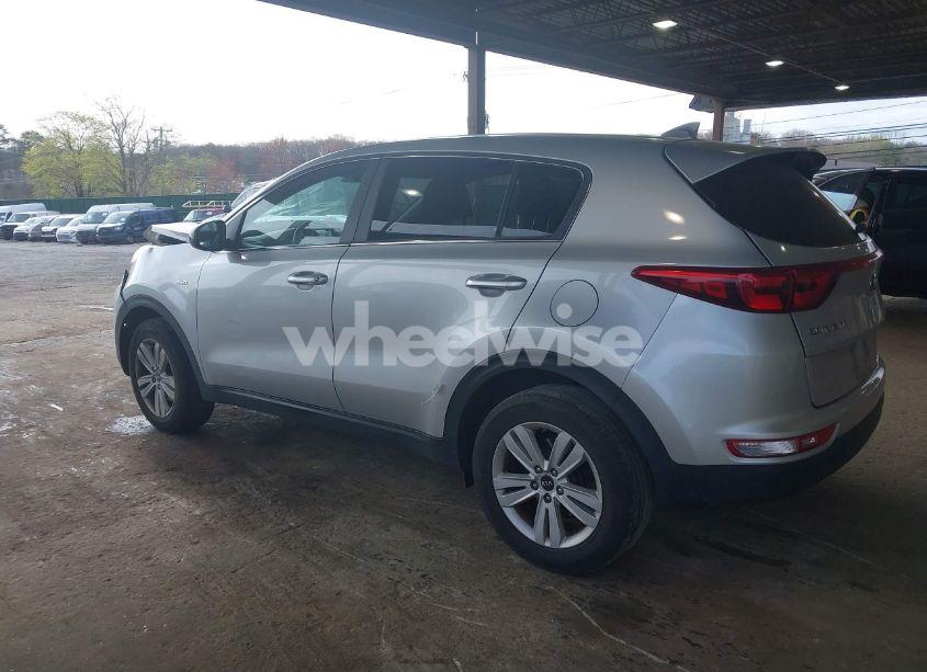 Photo 3 of 2019 Kia Sportage LX (VIN KNDPMCAC0K7618779)