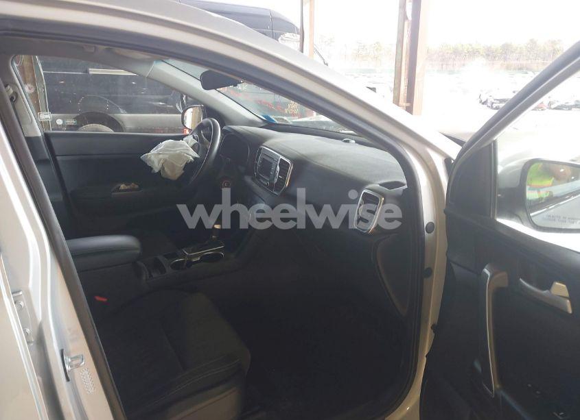 Photo 5 of 2019 Kia Sportage LX (VIN KNDPMCAC0K7618779)