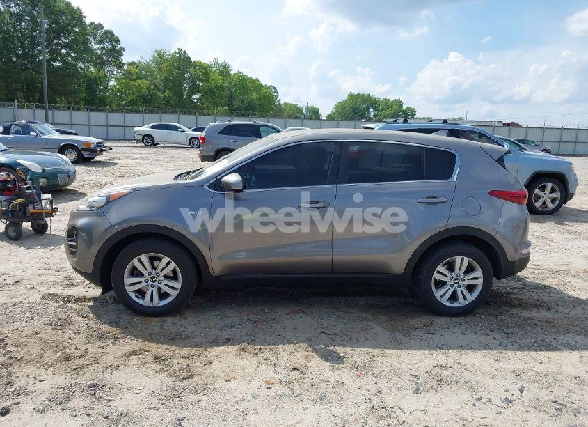 Photo 14 of 2018 Kia Sportage LX (VIN KNDPMCAC1J7331031)